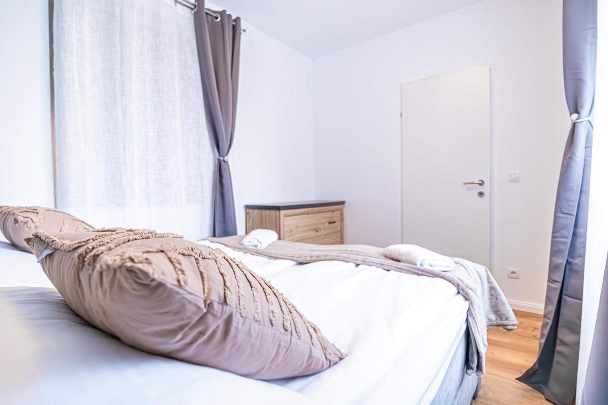 Charming 1Br And 1Lr Apt Modern Design Donaustadt Vienna Exterior photo