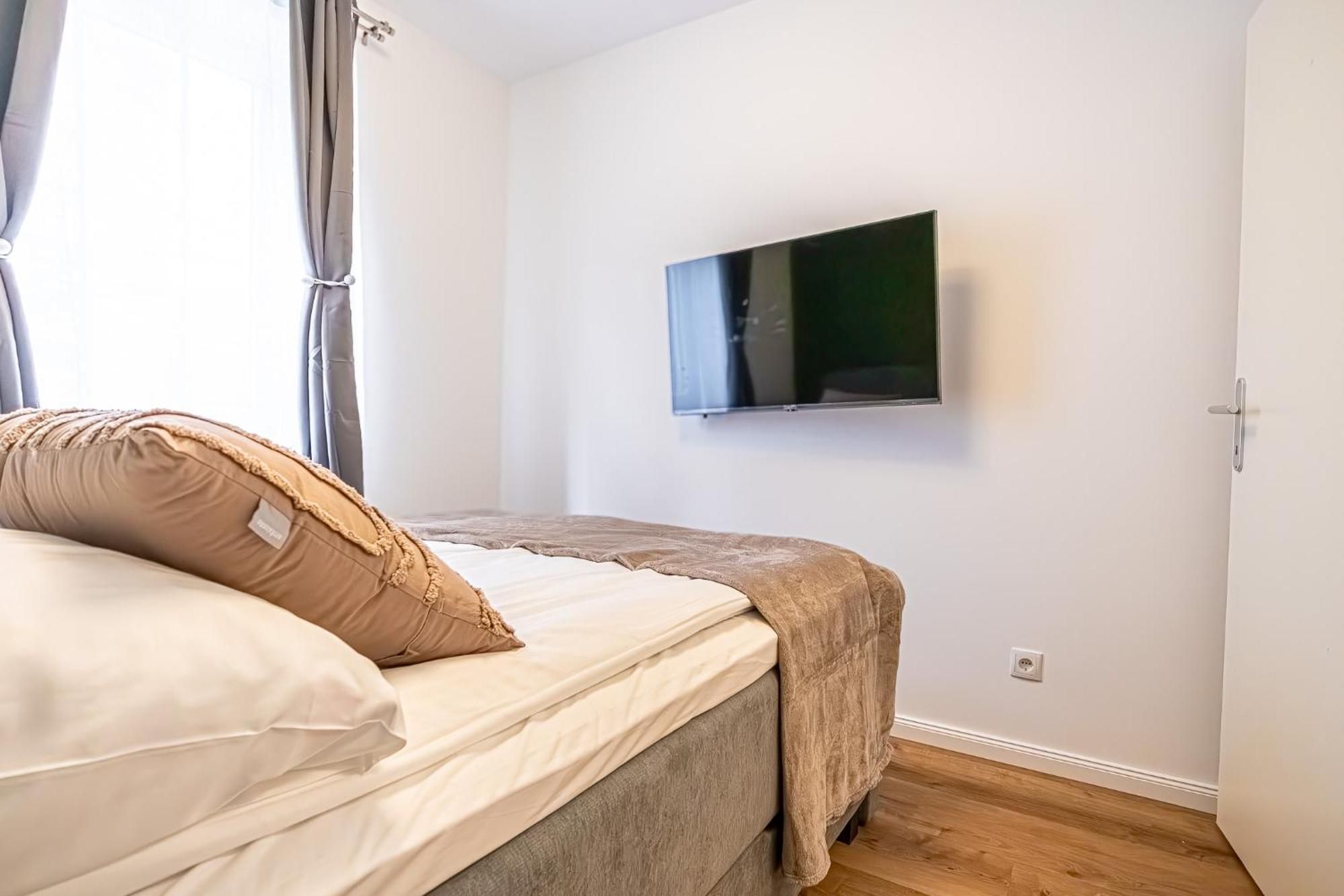 Charming 1Br And 1Lr Apt Modern Design Donaustadt Vienna Exterior photo