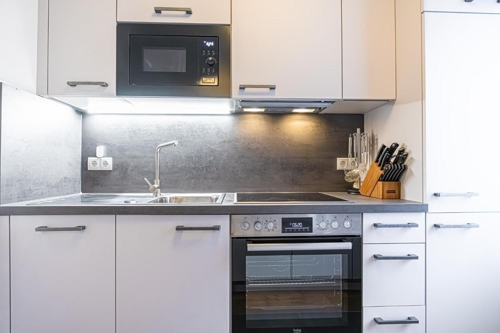 Charming 1Br And 1Lr Apt Modern Design Donaustadt Vienna Exterior photo